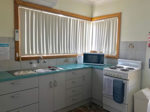 Emu Bay Holiday Homes - Accommodation Cooktown 33