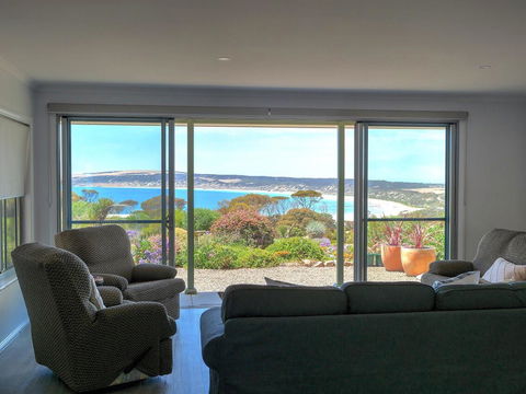 Emu Bay Holiday Homes - Accommodation Cooktown 20