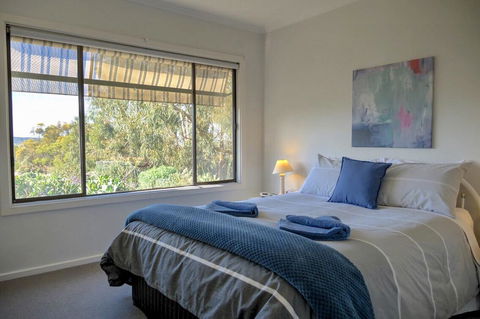 Emu Bay Holiday Homes - Accommodation Cooktown 5