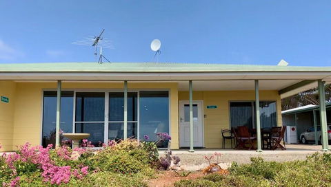 Emu Bay Holiday Homes - Accommodation Cooktown 25