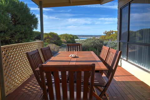 Emu Bay Holiday Homes - Accommodation Cooktown 6
