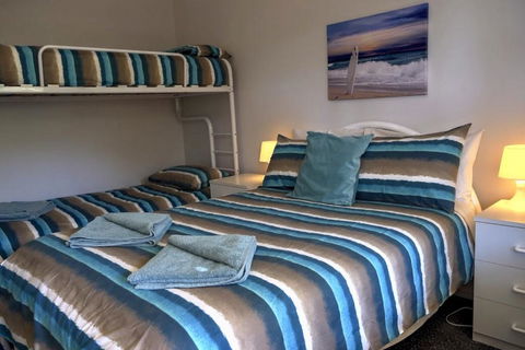 Emu Bay Holiday Homes - Accommodation Cooktown 3