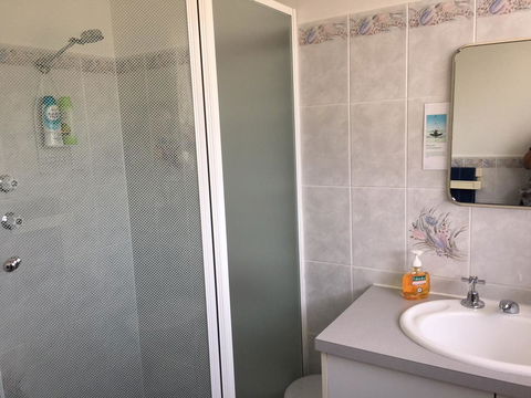 Emu Bay Holiday Homes - Accommodation Cooktown 35