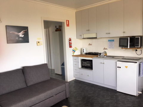 Emu Bay Holiday Homes - Accommodation Cooktown 36