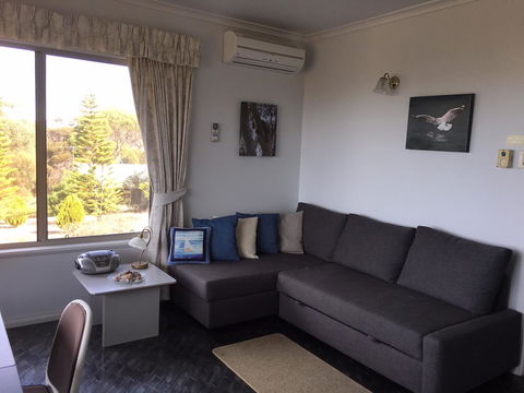 Emu Bay Holiday Homes - Accommodation Cooktown 37
