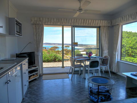 Emu Bay Holiday Homes - Accommodation Cooktown 26
