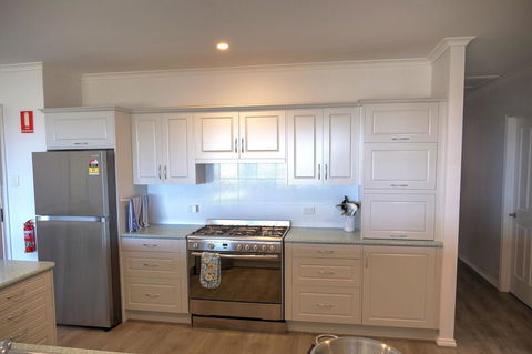 Emu Bay Holiday Homes - Accommodation Cooktown 22