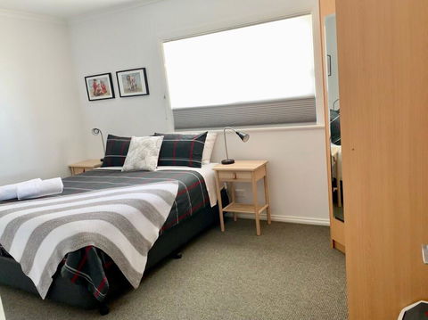 Emu Bay Holiday Homes - Accommodation Cooktown 21