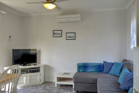 Emu Bay Holiday Homes - Accommodation Cooktown 1