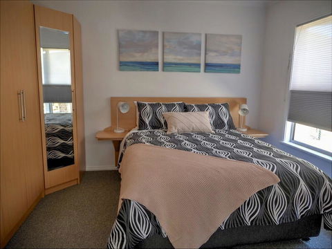 Emu Bay Holiday Homes - Accommodation Cooktown 16