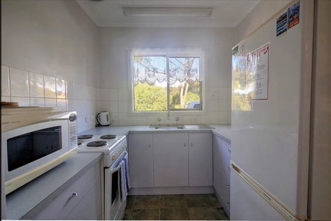 Emu Bay Holiday Homes - Accommodation Cooktown 4