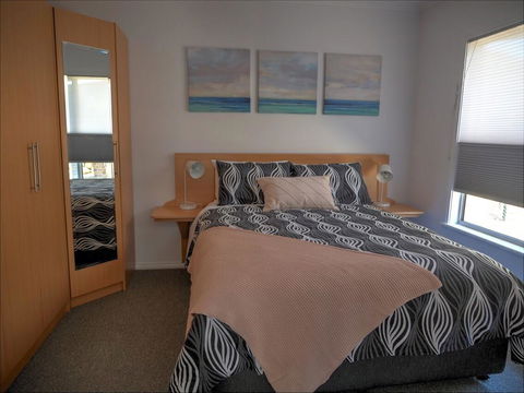 Emu Bay Holiday Homes - Accommodation Cooktown 23