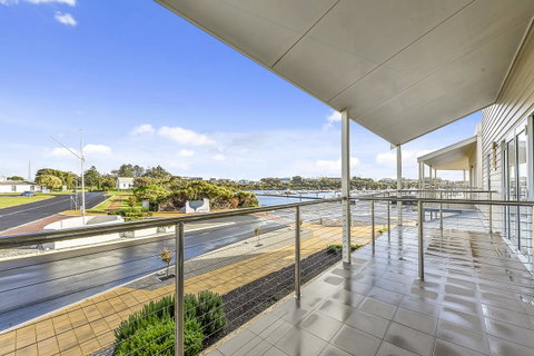 Aloha Waterfront Properties - Accommodation Cooktown 23