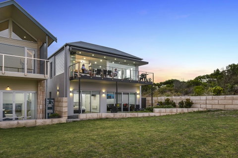 Aloha Waterfront Properties - Accommodation Cooktown 2