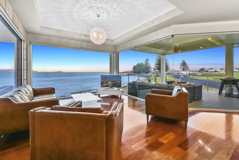 Aloha Waterfront Properties - Accommodation Cooktown 4