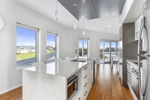 Aloha Waterfront Properties - Accommodation Cooktown 15