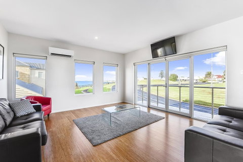 Aloha Waterfront Properties - Accommodation Cooktown 30