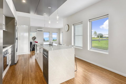 Aloha Waterfront Properties - Accommodation Cooktown 6