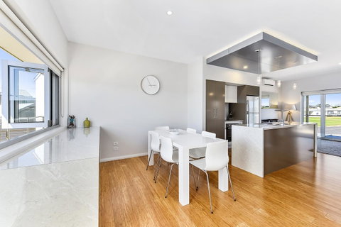 Aloha Waterfront Properties - Accommodation Cooktown 28