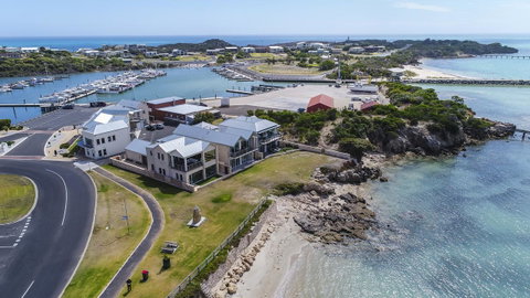 Aloha Waterfront Properties - Accommodation Cooktown 0