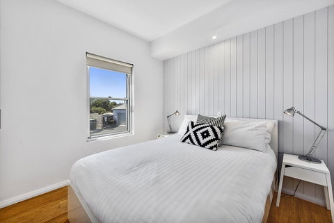Aloha Waterfront Properties - Accommodation Cooktown 19