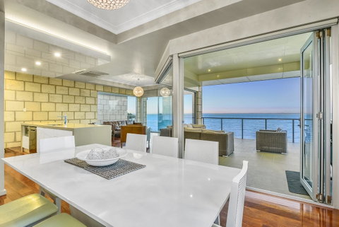Aloha Waterfront Properties - Accommodation Cooktown 9