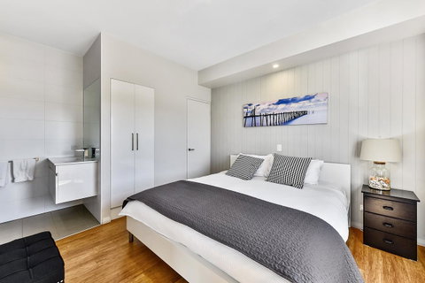 Aloha Waterfront Properties - Accommodation Cooktown 21
