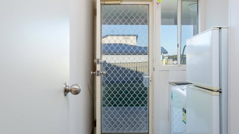 Rocks Beach House Victor Harbor - Accommodation Cooktown 6