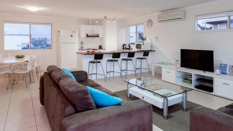 Rocks Beach House Victor Harbor - Accommodation Cooktown 2