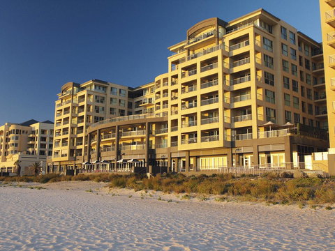 Oaks Glenelg Plaza Pier Suites - Accommodation Cooktown 1