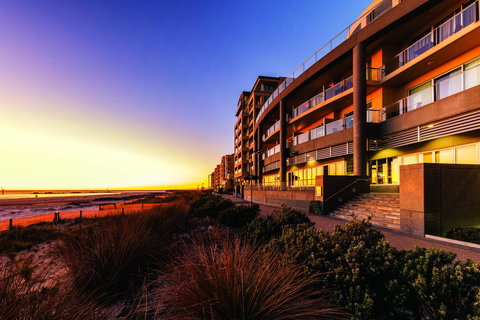 Oaks Glenelg Plaza Pier Suites - Accommodation Cooktown 0