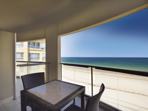 Oaks Glenelg Plaza Pier Suites - Accommodation Cooktown 4