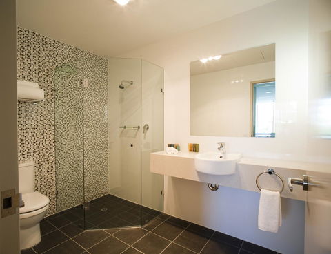 Adelaide Rockford - Accommodation Cooktown 16