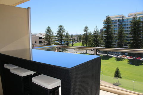 Beachside Luxury Getaway In Glenelg - Accommodation Cooktown 15