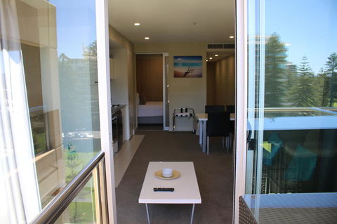 Beachside Luxury Getaway In Glenelg - Accommodation Cooktown 3