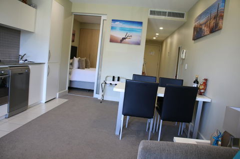 Beachside Luxury Getaway In Glenelg - Accommodation Cooktown 1