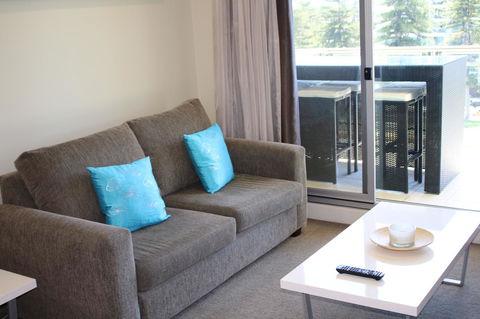 Beachside Luxury Getaway In Glenelg - Accommodation Cooktown 8