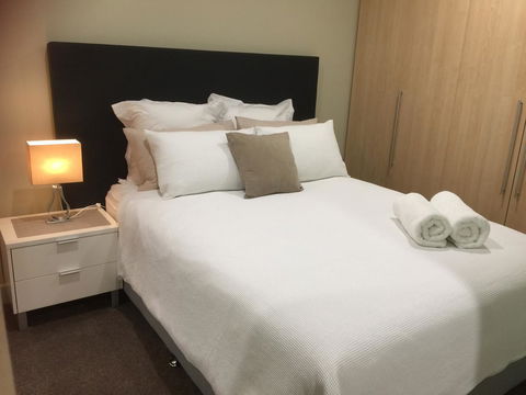 Beachside Luxury Getaway In Glenelg - Accommodation Cooktown 9