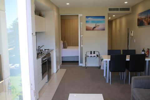 Beachside Luxury Getaway In Glenelg - Accommodation Cooktown 7