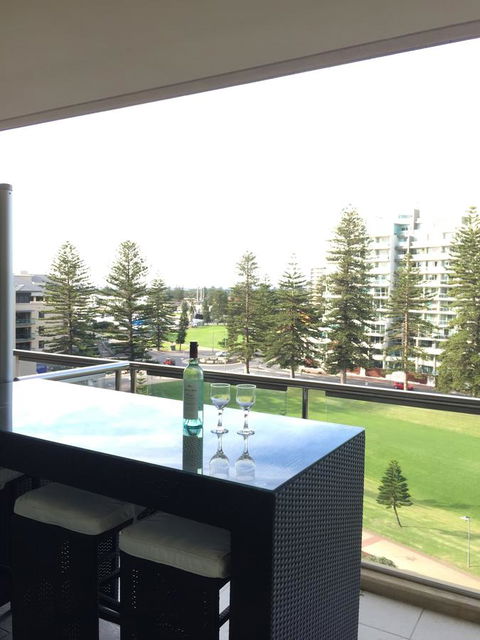 Beachside Luxury Getaway In Glenelg - Accommodation Cooktown 0