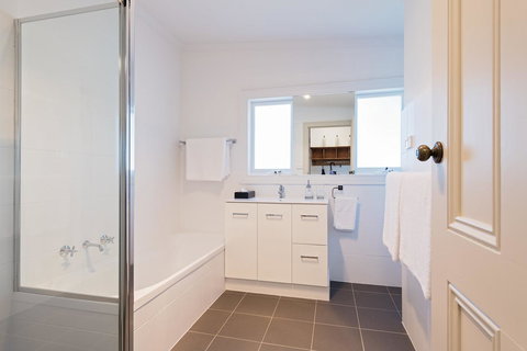 The Other House - Accommodation Cooktown 19