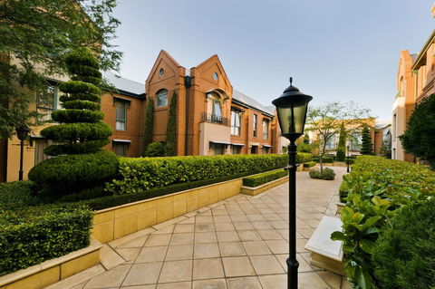 Majestic Old Lion Apartments - Accommodation Cooktown 0