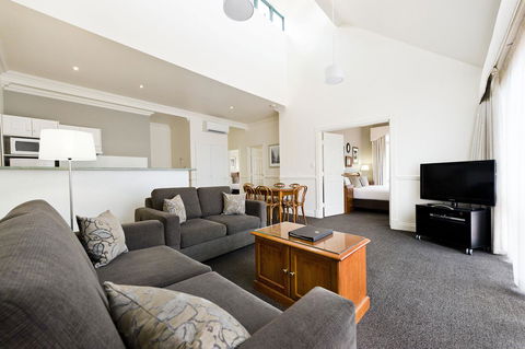 Majestic Old Lion Apartments - Accommodation Cooktown 6