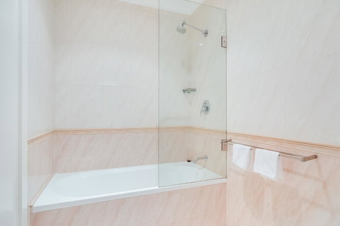 York Apartments On Grenfell - Accommodation Cooktown 14