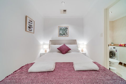 York Apartments On Grenfell - Accommodation Cooktown 10