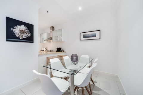 York Apartments On Grenfell - Accommodation Cooktown 6