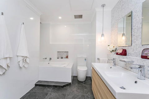 Heart Of Glenelg BnB - Accommodation Cooktown 2
