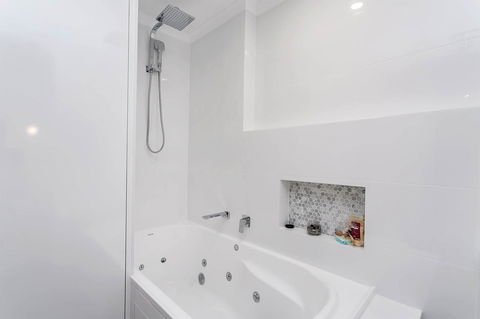 Heart Of Glenelg BnB - Accommodation Cooktown 4