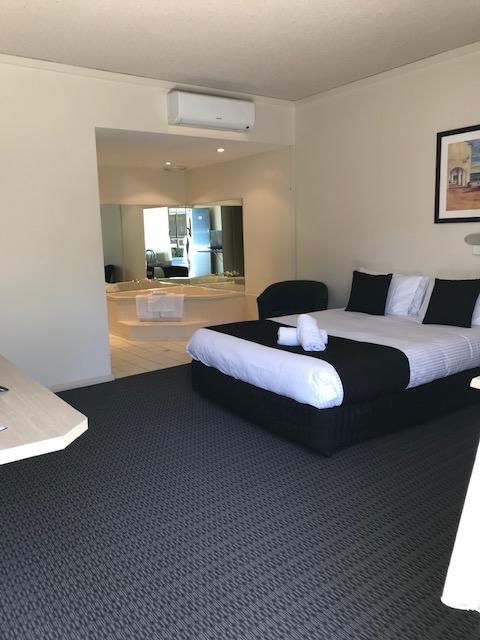 Bay Motel Hotel - Accommodation Cooktown 2