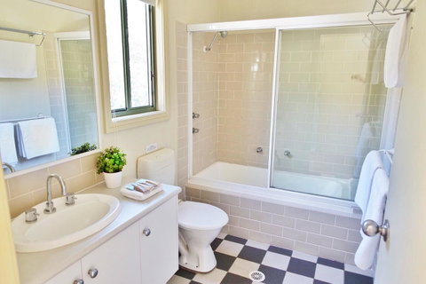 SkyView Villa - Accommodation Cooktown 11